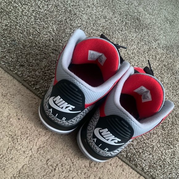 Red cement 3’s - Picture 3 of 4